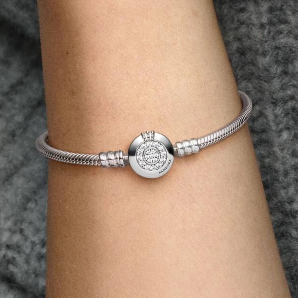 Pandora Silver Bracelet with cubic zirconia closure. NWOT. 7”